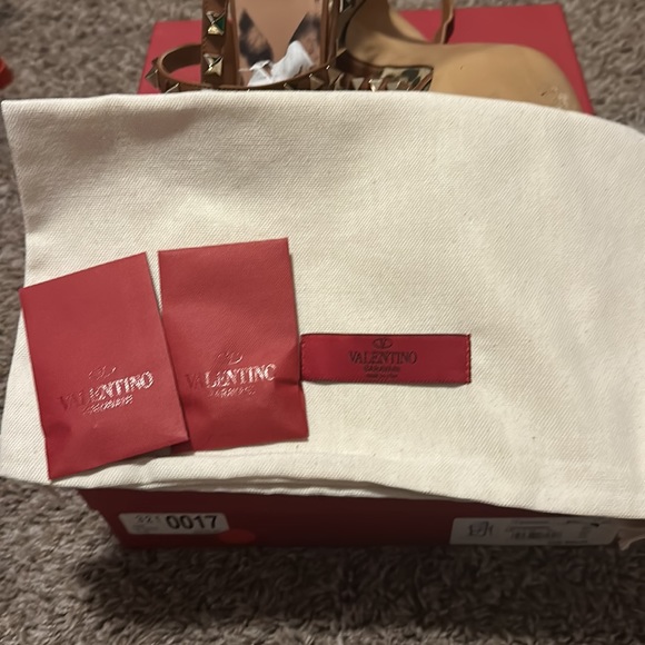 Valentinos ancle strap - Picture 11 of 12